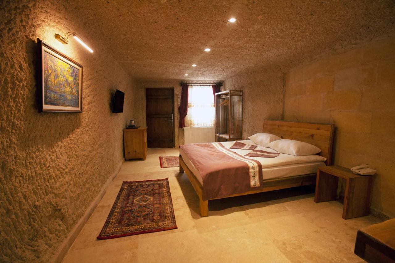 Narcissos Cave Проживання в сім'ї *